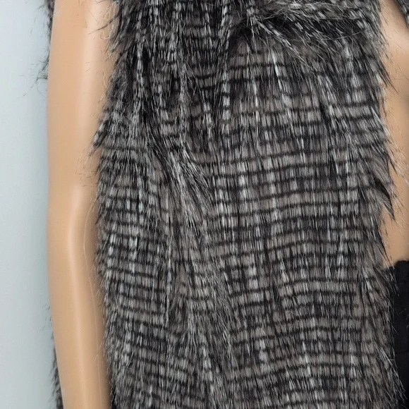 MBLM Torrid Gray & Black Striped Shaggy Faux Fur Vest - Plus Size 0 (L/XL) - Picture 6 of 14